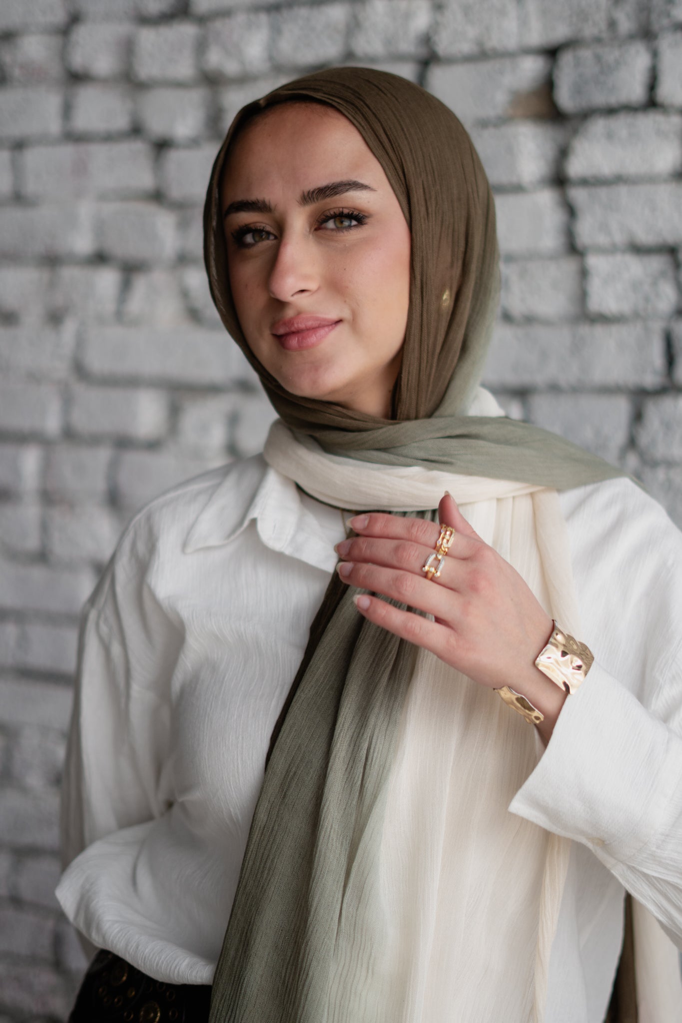 Linen Double Tone in Green-Olive x Off-White
