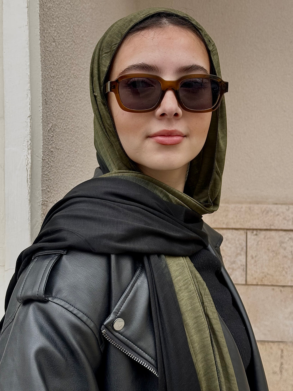Gradient Kuwaiti In Black x Ziety