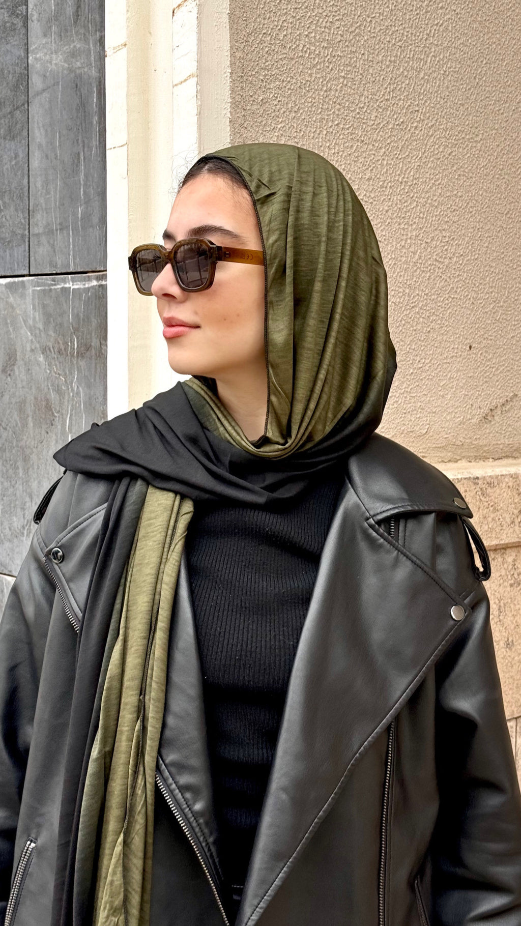 Gradient Kuwaiti In Black x Ziety