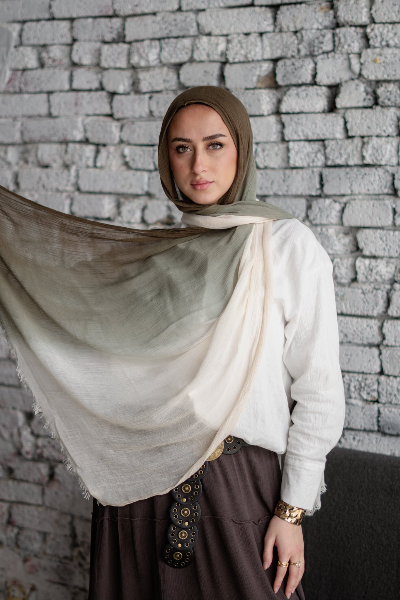 Linen Double Tone in Green-Olive x Off-White