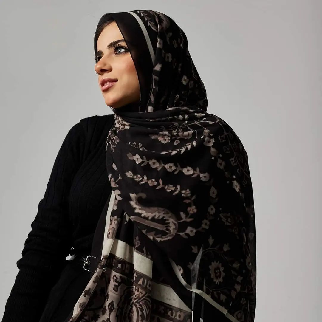 Printed Chiffon in Black Jasmen